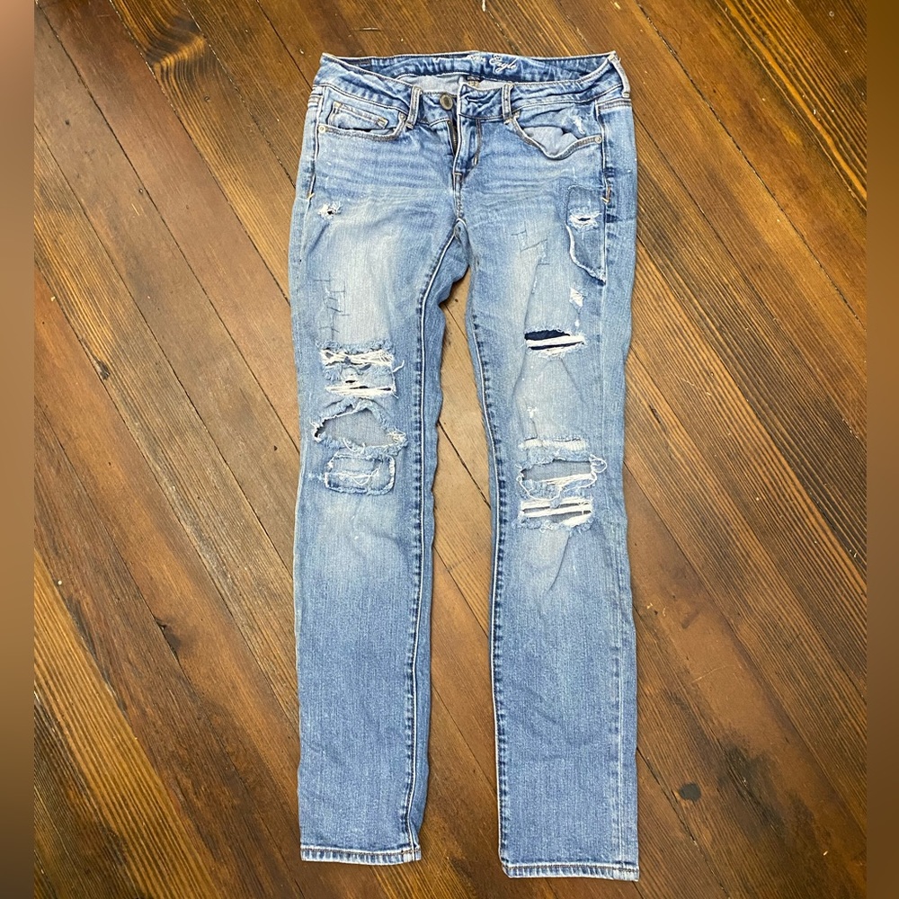 American Eagle size 8 - Distressed Skinny